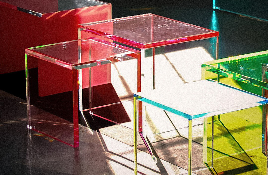 Expert PMMA Maroc avec mobilier transparent et coloré réalisé en Plexiglass