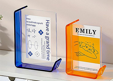 Objets décoratifs colorés réalisés à partir de Plaque Plexiglass
