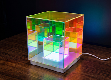 Plaque Plexiglass colorée utilisée pour créer des éléments lumineux décoratifs