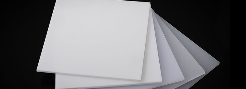 Plaque Plexiglass opale blanche en PMMA avec finition diffusante